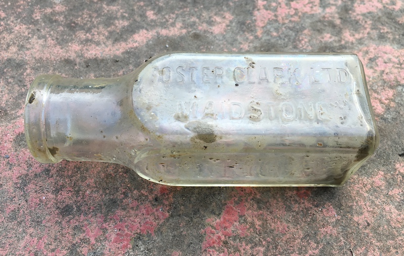 2020 03 01 Eiffel Tower Lemonade bottle, obverse side: "Foster Clark Ltd Maidstone"